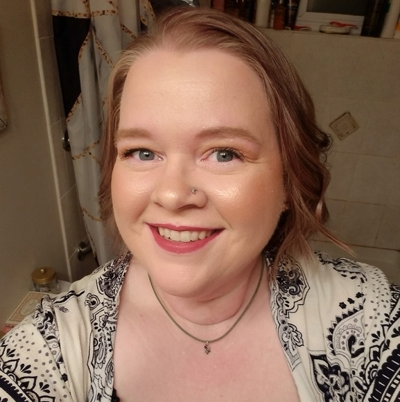 Meet your Posher, Lisa - Picture 1 of 1